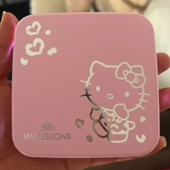 ••HELLO KITTY !!! IMPRESSIONS VANITY COMPANY BUNDLE ••• - Picture 5 of 6